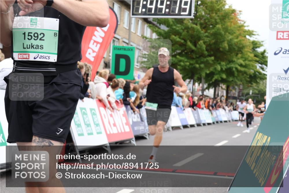 21.09.2025 - PSD Bank Halbmarathon Strokosch-Dieckow http://msf.ph/oto/8941725 21.09.2025 11:43:42 Ziel 1073, 1592, 1593, 2208, 2252, 2267, 3188 meine-sportfotos.de