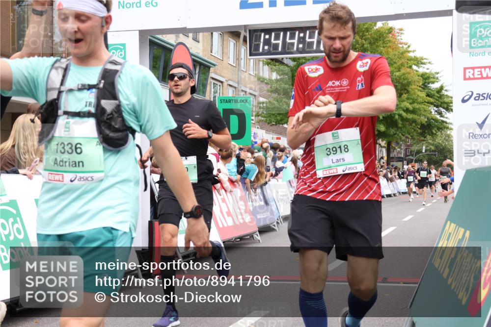 21.09.2025 - PSD Bank Halbmarathon Strokosch-Dieckow http://msf.ph/oto/8941796 21.09.2025 11:44:03 Ziel 1282, 1333, 1336, 2119, 2147, 2350, 3918 meine-sportfotos.de