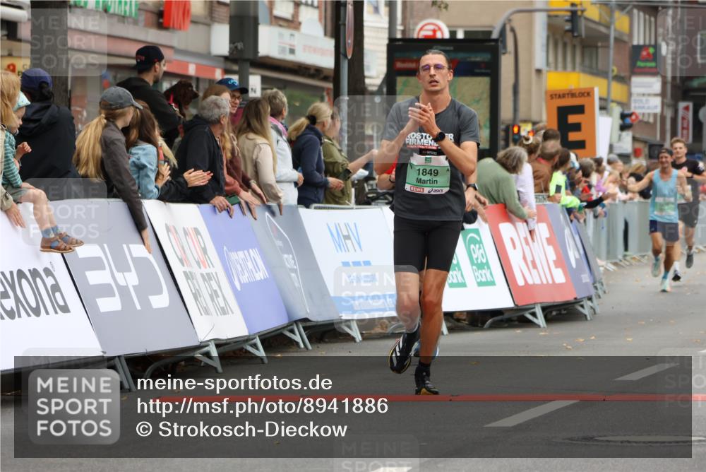 21.09.2025 - PSD Bank Halbmarathon Strokosch-Dieckow http://msf.ph/oto/8941886 21.09.2025 11:27:08 Ziel 1598, 1849, 4005 meine-sportfotos.de