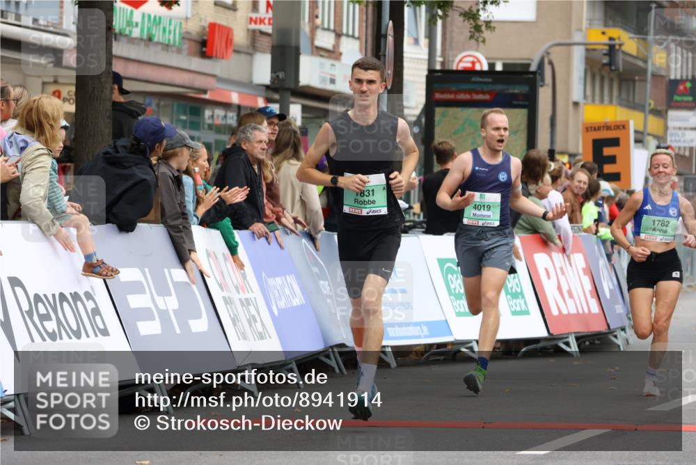 21.09.2025 - PSD Bank Halbmarathon Strokosch-Dieckow http://msf.ph/oto/8941914 21.09.2025 11:27:22 Ziel 1236, 1781, 1782, 1831, 1879, 4005, 4019 meine-sportfotos.de