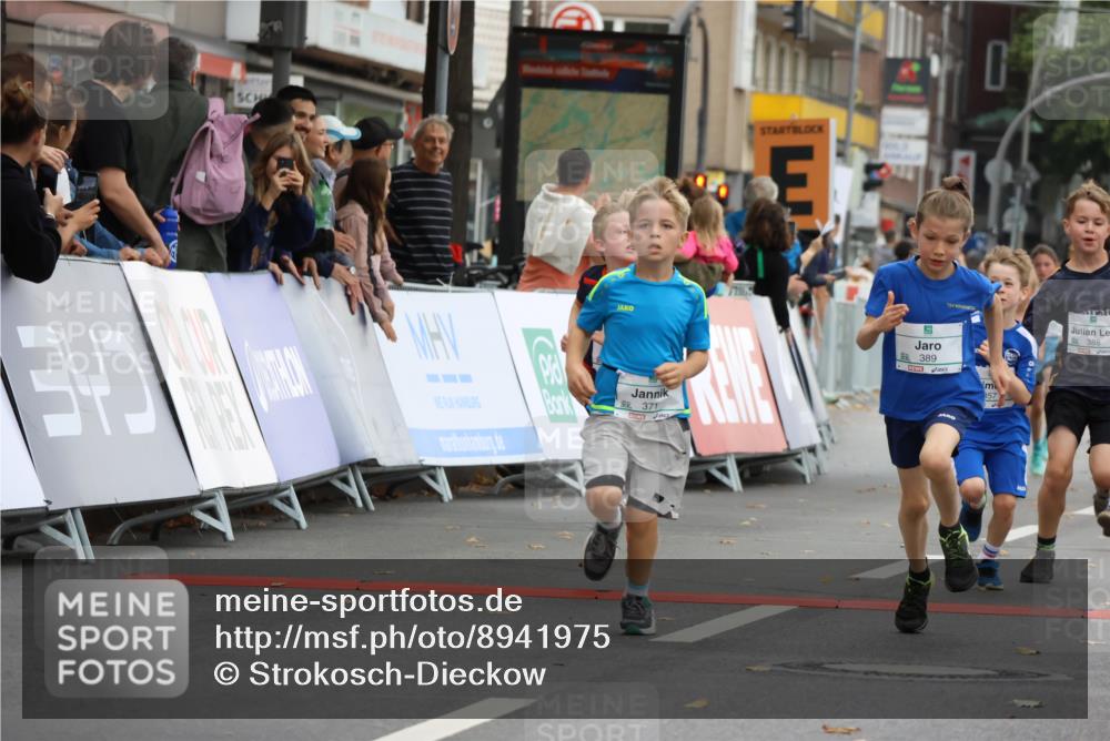 21.09.2025 - PSD Bank Halbmarathon Strokosch-Dieckow http://msf.ph/oto/8941975 21.09.2025 10:28:40 Ziel 123, 126, 198, 204, 205, 266, 357, 361, 371, 374, 388, 389, 397, 408, 437, 440 meine-sportfotos.de