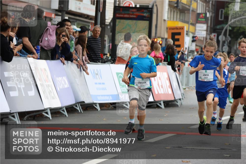 21.09.2025 - PSD Bank Halbmarathon Strokosch-Dieckow http://msf.ph/oto/8941977 21.09.2025 10:28:40 Ziel 123, 126, 198, 204, 205, 266, 357, 361, 371, 374, 388, 389, 397, 408, 437, 440 meine-sportfotos.de