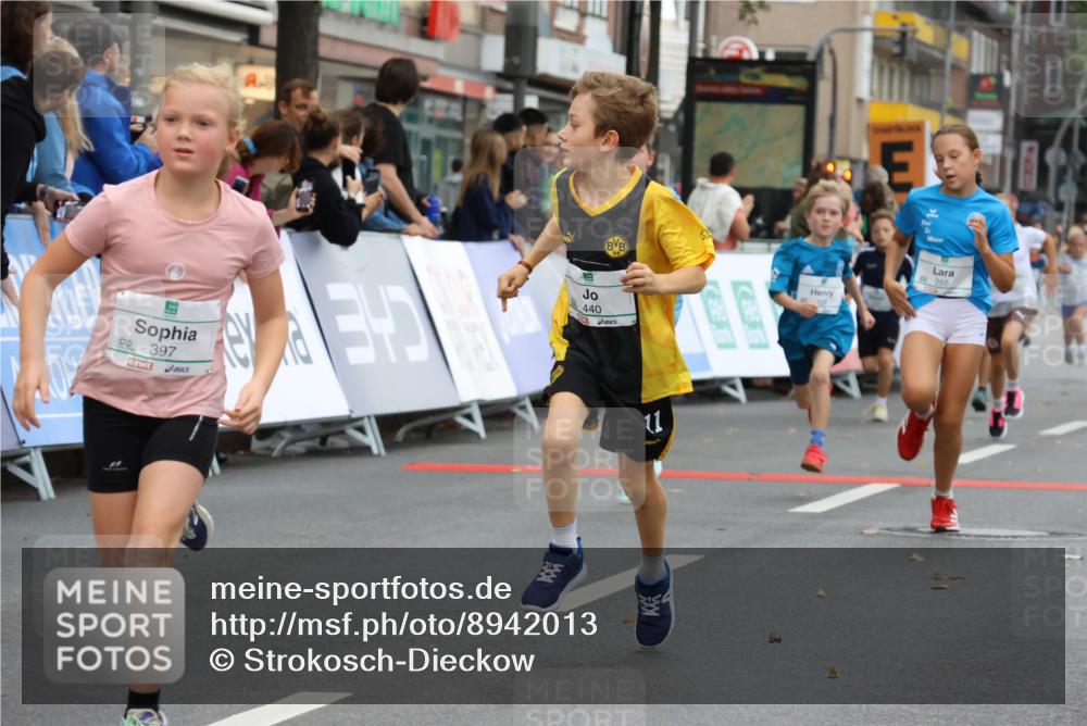 21.09.2025 - PSD Bank Halbmarathon Strokosch-Dieckow http://msf.ph/oto/8942013 21.09.2025 10:28:47 Ziel 109, 126, 142, 193, 194, 255, 258, 266, 337, 338, 357, 371, 388, 389, 397, 408, 412, 415, 437, 440 meine-sportfotos.de