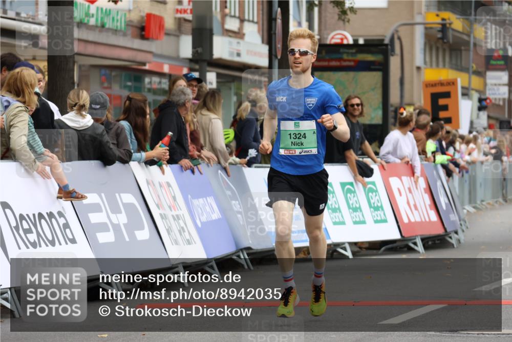 21.09.2025 - PSD Bank Halbmarathon Strokosch-Dieckow http://msf.ph/oto/8942035 21.09.2025 11:28:13 Ziel 1324, 1867, 1872 meine-sportfotos.de