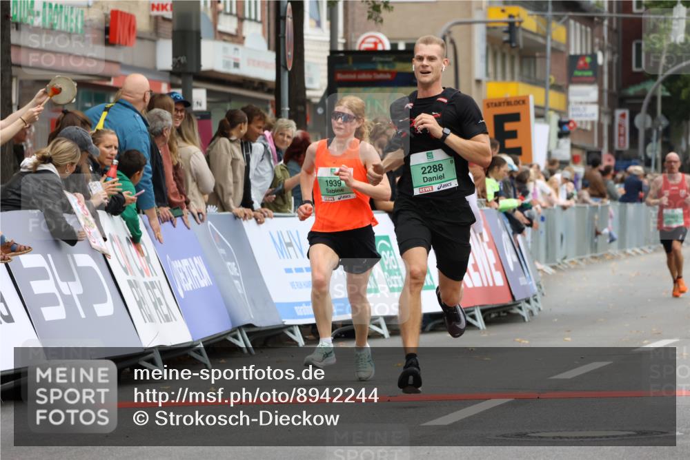 21.09.2025 - PSD Bank Halbmarathon Strokosch-Dieckow http://msf.ph/oto/8942244 21.09.2025 11:29:51 Ziel 1325, 1407, 1939, 2288 meine-sportfotos.de