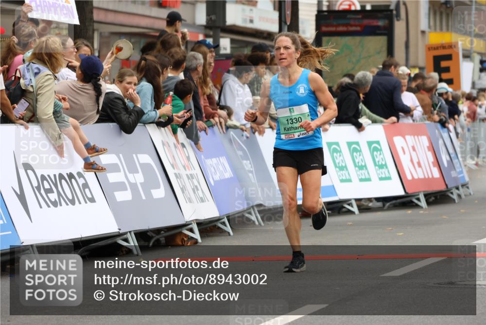 21.09.2025 - PSD Bank Halbmarathon Strokosch-Dieckow http://msf.ph/oto/8943002 21.09.2025 11:35:38 Ziel 1330, 1705, 1973, 1976, 2000, 2050 meine-sportfotos.de