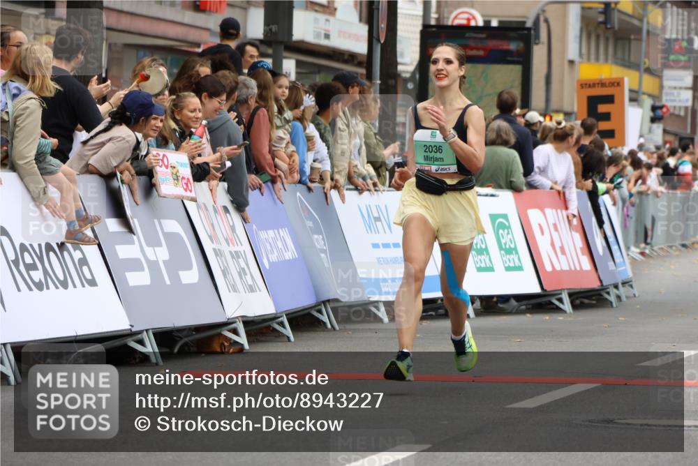 21.09.2025 - PSD Bank Halbmarathon Strokosch-Dieckow http://msf.ph/oto/8943227 21.09.2025 11:37:10 Ziel 1085, 1998, 2036 meine-sportfotos.de