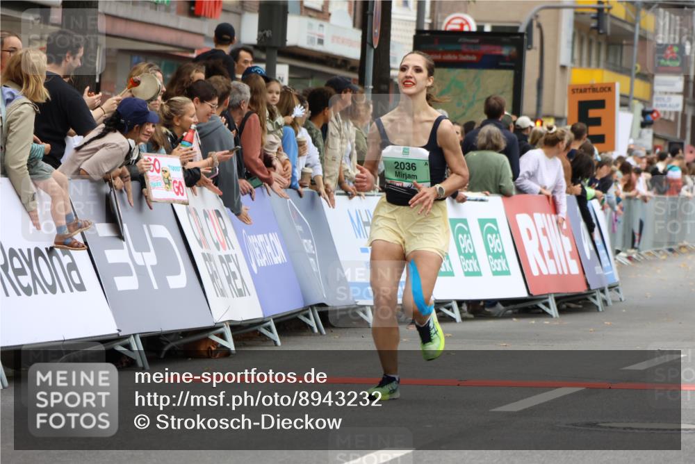 21.09.2025 - PSD Bank Halbmarathon Strokosch-Dieckow http://msf.ph/oto/8943232 21.09.2025 11:37:10 Ziel 1085, 1998, 2036 meine-sportfotos.de