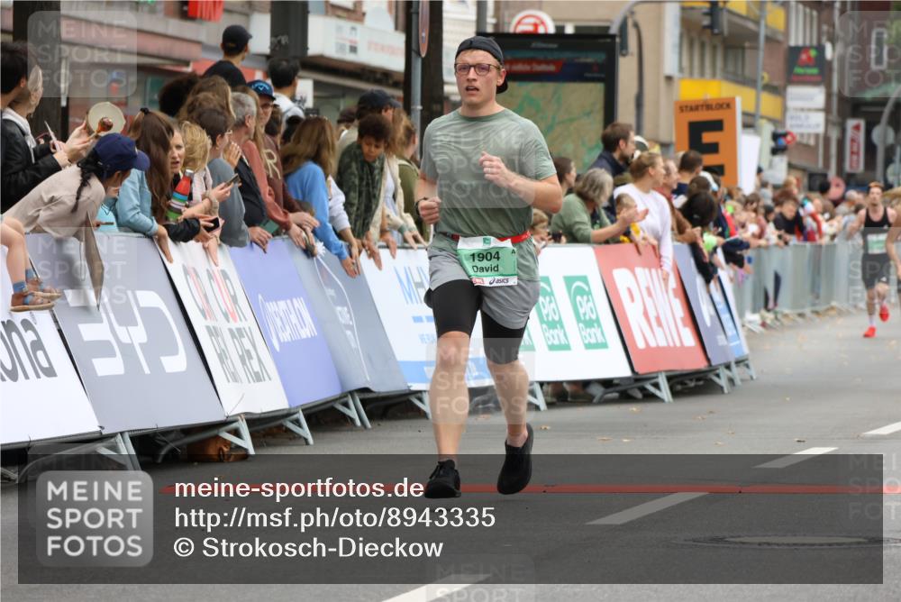 21.09.2025 - PSD Bank Halbmarathon Strokosch-Dieckow http://msf.ph/oto/8943335 21.09.2025 11:38:13 Ziel 1892, 1904, 2675 meine-sportfotos.de
