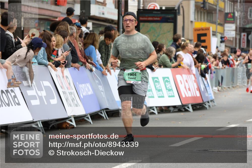21.09.2025 - PSD Bank Halbmarathon Strokosch-Dieckow http://msf.ph/oto/8943339 21.09.2025 11:38:13 Ziel 1892, 1904, 2675 meine-sportfotos.de