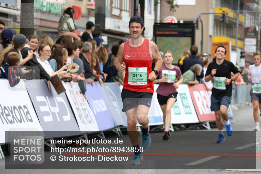 21.09.2025 - PSD Bank Halbmarathon Strokosch-Dieckow http://msf.ph/oto/8943850 21.09.2025 11:41:22 Ziel 1349, 1435, 1775, 1776, 1786, 1886, 2083, 2116, 2443, 3911, 4026 meine-sportfotos.de