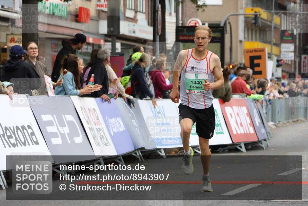 21.09.2025 - PSD Bank Halbmarathon Strokosch-Dieckow http://msf.ph/oto/8943907 21.09.2025 11:20:45 Ziel 1440, 1829, 1837 meine-sportfotos.de