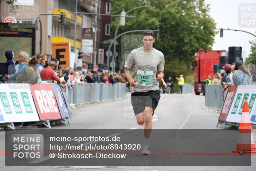 21.09.2025 - PSD Bank Halbmarathon Strokosch-Dieckow http://msf.ph/oto/8943920 21.09.2025 11:20:50 Ziel 1440, 1835, 1837 meine-sportfotos.de