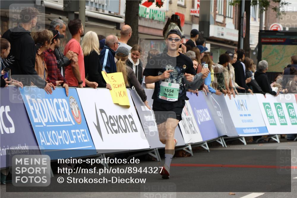21.09.2025 - PSD Bank Halbmarathon Strokosch-Dieckow http://msf.ph/oto/8944327 21.09.2025 11:44:48 Ziel 1554, 2303, 2308 meine-sportfotos.de