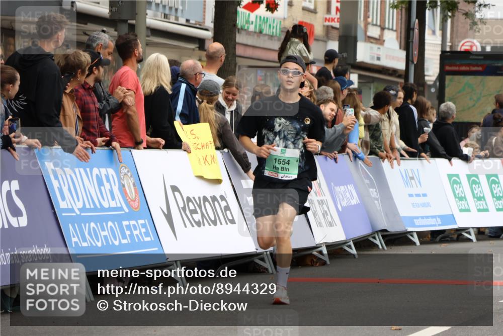 21.09.2025 - PSD Bank Halbmarathon Strokosch-Dieckow http://msf.ph/oto/8944329 21.09.2025 11:44:48 Ziel 1554, 2303, 2308 meine-sportfotos.de