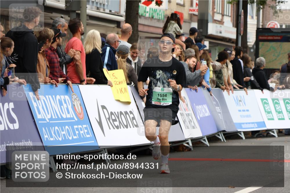 21.09.2025 - PSD Bank Halbmarathon Strokosch-Dieckow http://msf.ph/oto/8944331 21.09.2025 11:44:48 Ziel 1554, 2303, 2308 meine-sportfotos.de