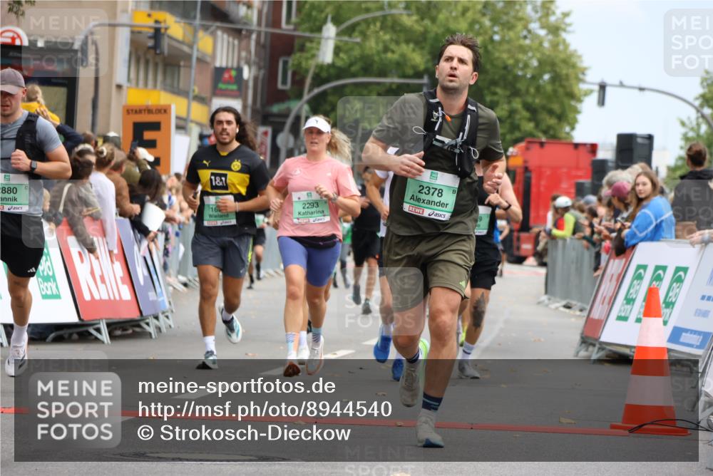 21.09.2025 - PSD Bank Halbmarathon Strokosch-Dieckow http://msf.ph/oto/8944540 21.09.2025 11:48:11 Ziel 1067, 1311, 1529, 1624, 2230, 2259, 2293, 2378, 2880, 3169, 3921, 3926, 4054 meine-sportfotos.de