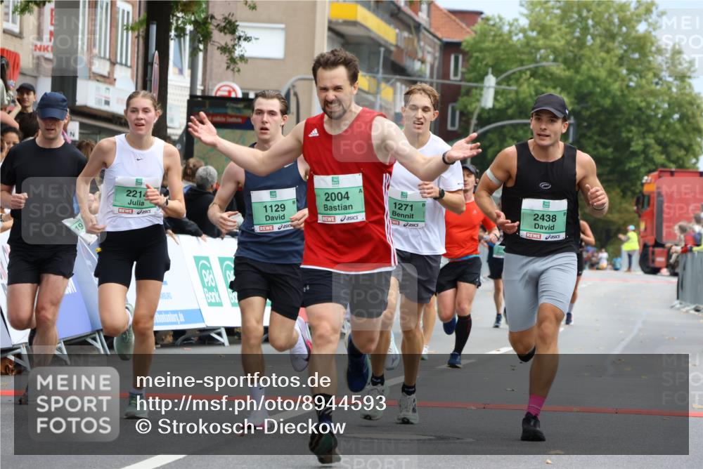 21.09.2025 - PSD Bank Halbmarathon Strokosch-Dieckow http://msf.ph/oto/8944593 21.09.2025 11:48:45 Ziel 1129, 1271, 1983, 1987, 2004, 2053, 2106, 2214, 2260, 2335, 2415, 2419, 2421, 2438, 2445, 2564, 3088 meine-sportfotos.de