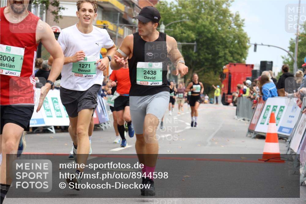 21.09.2025 - PSD Bank Halbmarathon Strokosch-Dieckow http://msf.ph/oto/8944598 21.09.2025 11:48:46 Ziel 1129, 1271, 1983, 1987, 2004, 2053, 2106, 2214, 2335, 2415, 2419, 2421, 2438, 2445, 2564, 3088 meine-sportfotos.de