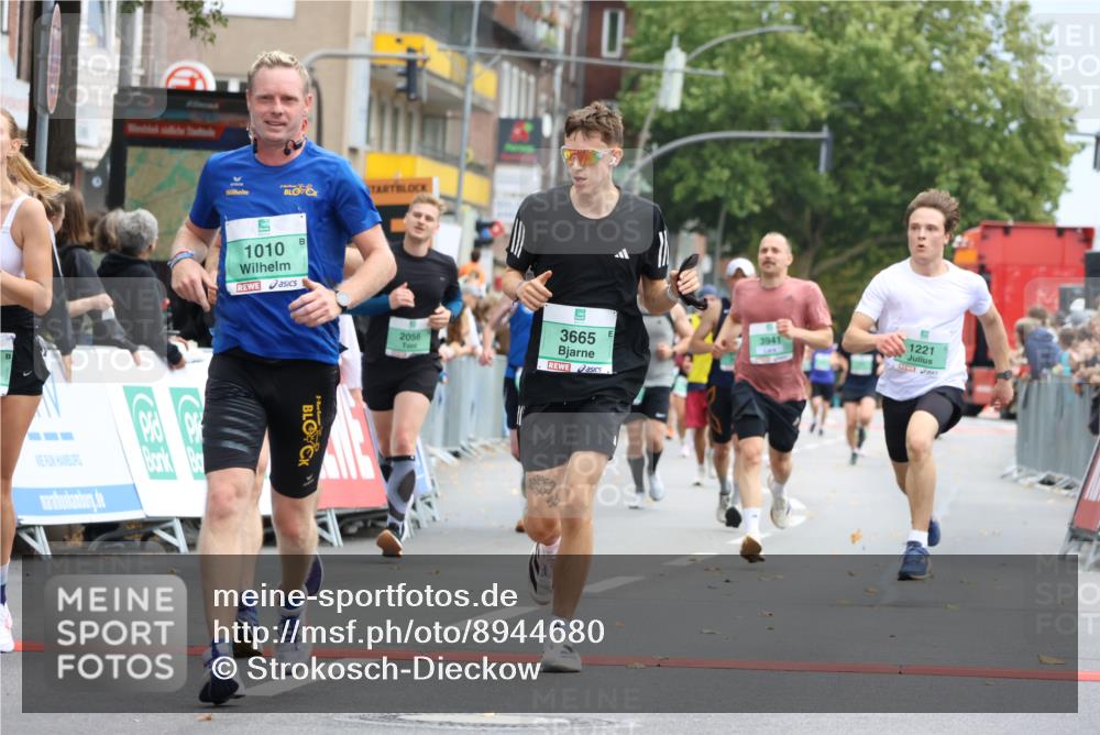 21.09.2025 - PSD Bank Halbmarathon Strokosch-Dieckow http://msf.ph/oto/8944680 21.09.2025 11:49:51 Ziel 1010, 1221, 1328, 2056, 2065, 2181, 2257, 2362, 2462, 2527, 2677, 3086, 3665, 3941 meine-sportfotos.de