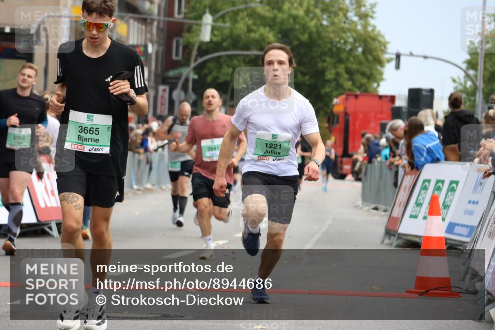 21.09.2025 - PSD Bank Halbmarathon Strokosch-Dieckow http://msf.ph/oto/8944686 21.09.2025 11:49:53 Ziel 1010, 1221, 1328, 2056, 2181, 2257, 2462, 2601, 2677, 3086, 3665, 3941 meine-sportfotos.de