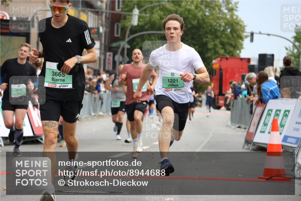 21.09.2025 - PSD Bank Halbmarathon Strokosch-Dieckow http://msf.ph/oto/8944688 21.09.2025 11:49:53 Ziel 1010, 1221, 1328, 2056, 2181, 2257, 2462, 2601, 2677, 3086, 3665, 3941 meine-sportfotos.de