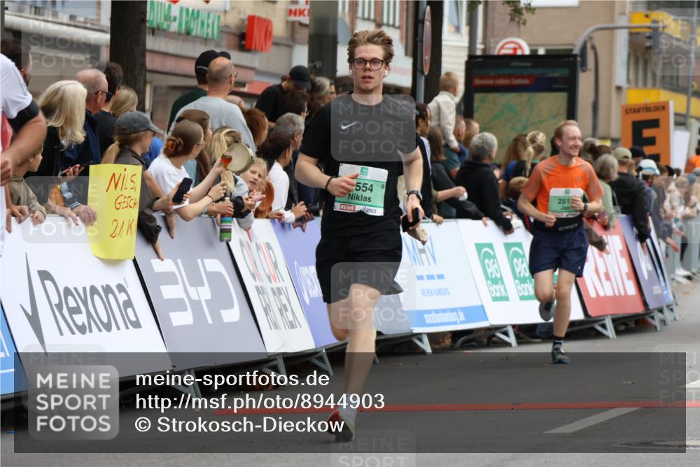 21.09.2025 - PSD Bank Halbmarathon Strokosch-Dieckow http://msf.ph/oto/8944903 21.09.2025 11:52:14 Ziel 1508, 1600, 2087, 2356, 2375, 2492, 2512, 2554, 2835, 2844, 2917, 3044, 3141 meine-sportfotos.de