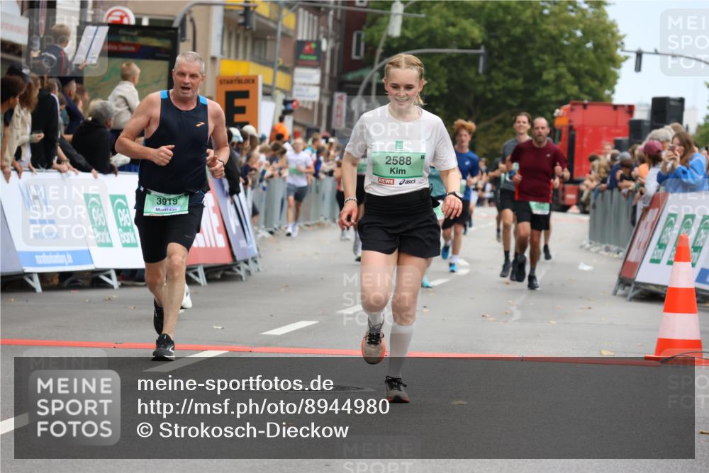 21.09.2025 - PSD Bank Halbmarathon Strokosch-Dieckow http://msf.ph/oto/8944980 21.09.2025 11:53:19 Ziel 1079, 1366, 1770, 2427, 2459, 2588, 2813, 2861, 2871, 2876, 3919, 4050 meine-sportfotos.de