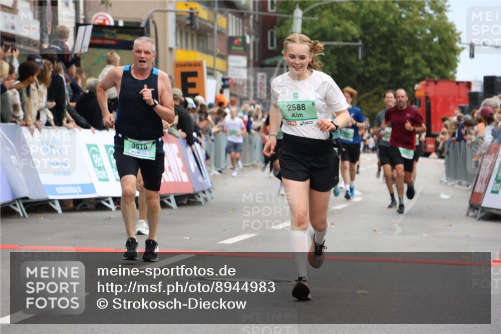 21.09.2025 - PSD Bank Halbmarathon Strokosch-Dieckow http://msf.ph/oto/8944983 21.09.2025 11:53:19 Ziel 1079, 1366, 1770, 2427, 2459, 2588, 2813, 2861, 2871, 2876, 3919, 4050 meine-sportfotos.de