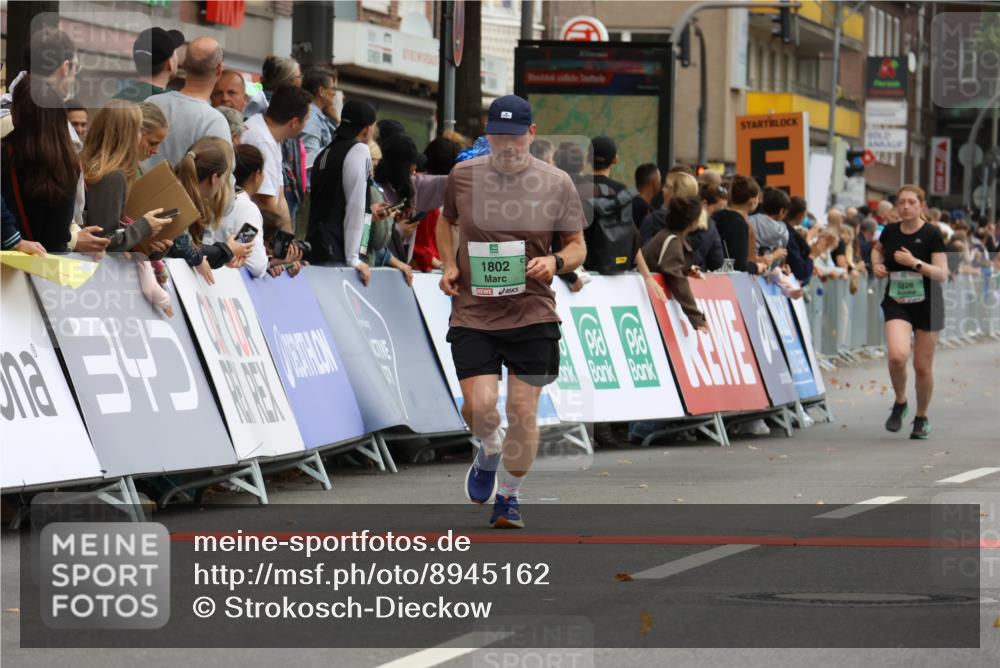 21.09.2025 - PSD Bank Halbmarathon Strokosch-Dieckow http://msf.ph/oto/8945162 21.09.2025 12:03:42 Ziel 1802, 2617, 2776, 2806, 3326, 3924 meine-sportfotos.de