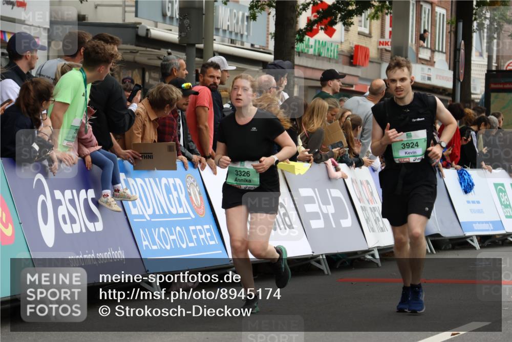 21.09.2025 - PSD Bank Halbmarathon Strokosch-Dieckow http://msf.ph/oto/8945174 21.09.2025 12:03:49 Ziel 1763, 1802, 3326, 3924 meine-sportfotos.de