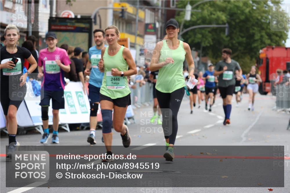 21.09.2025 - PSD Bank Halbmarathon Strokosch-Dieckow http://msf.ph/oto/8945519 21.09.2025 12:05:51 Ziel 1726, 1727, 2446, 2963, 3234, 3428, 3653 meine-sportfotos.de