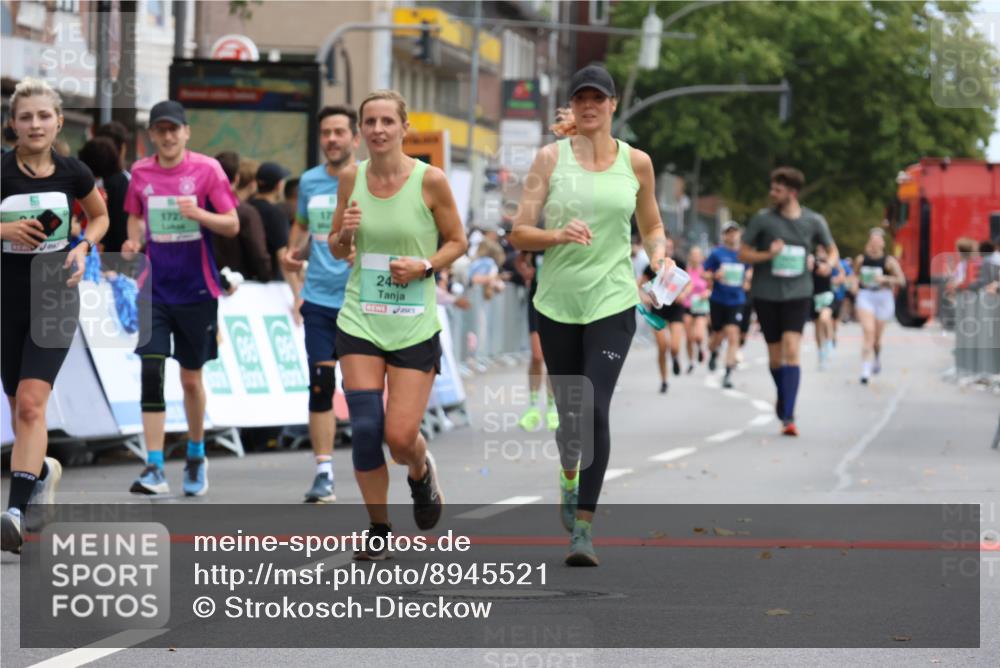 21.09.2025 - PSD Bank Halbmarathon Strokosch-Dieckow http://msf.ph/oto/8945521 21.09.2025 12:05:52 Ziel 1726, 1727, 2446, 3234, 3428, 3653 meine-sportfotos.de