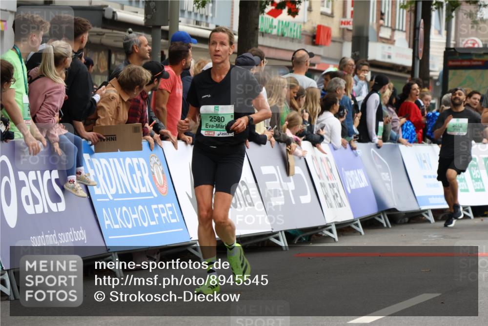 21.09.2025 - PSD Bank Halbmarathon Strokosch-Dieckow http://msf.ph/oto/8945545 21.09.2025 12:06:00 Ziel 1432, 1620, 1726, 1727, 2013, 2446, 2580, 3073, 3236, 3269, 3292, 3428, 3653 meine-sportfotos.de