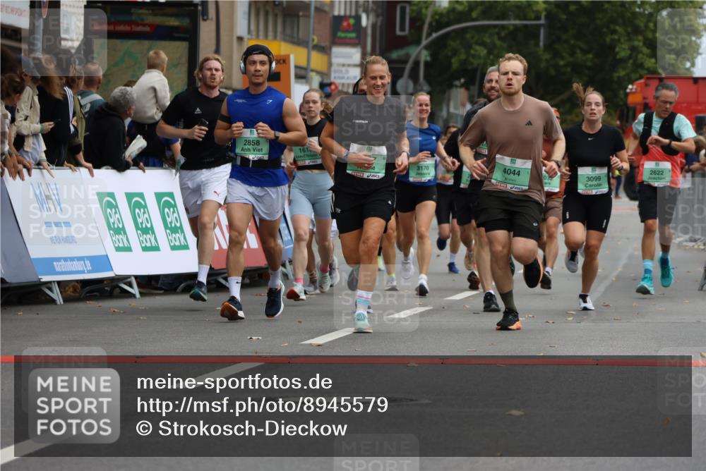 21.09.2025 - PSD Bank Halbmarathon Strokosch-Dieckow http://msf.ph/oto/8945579 21.09.2025 11:58:25 Ziel 1197, 1275, 1276, 1322, 1610, 1611, 2289, 2324, 2343, 2622, 2637, 2826, 2832, 2858, 2961, 3032, 3092, 3099, 3170, 3314, 3960, 4044 meine-sportfotos.de