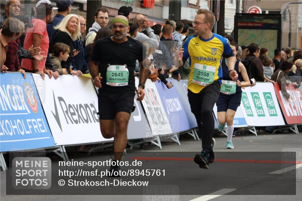 21.09.2025 - PSD Bank Halbmarathon Strokosch-Dieckow http://msf.ph/oto/8945761 21.09.2025 11:59:34 Ziel 1042, 1367, 1609, 1700, 2517, 2549, 2558, 2574, 2581, 2595, 2645, 2915, 3217, 3962 meine-sportfotos.de