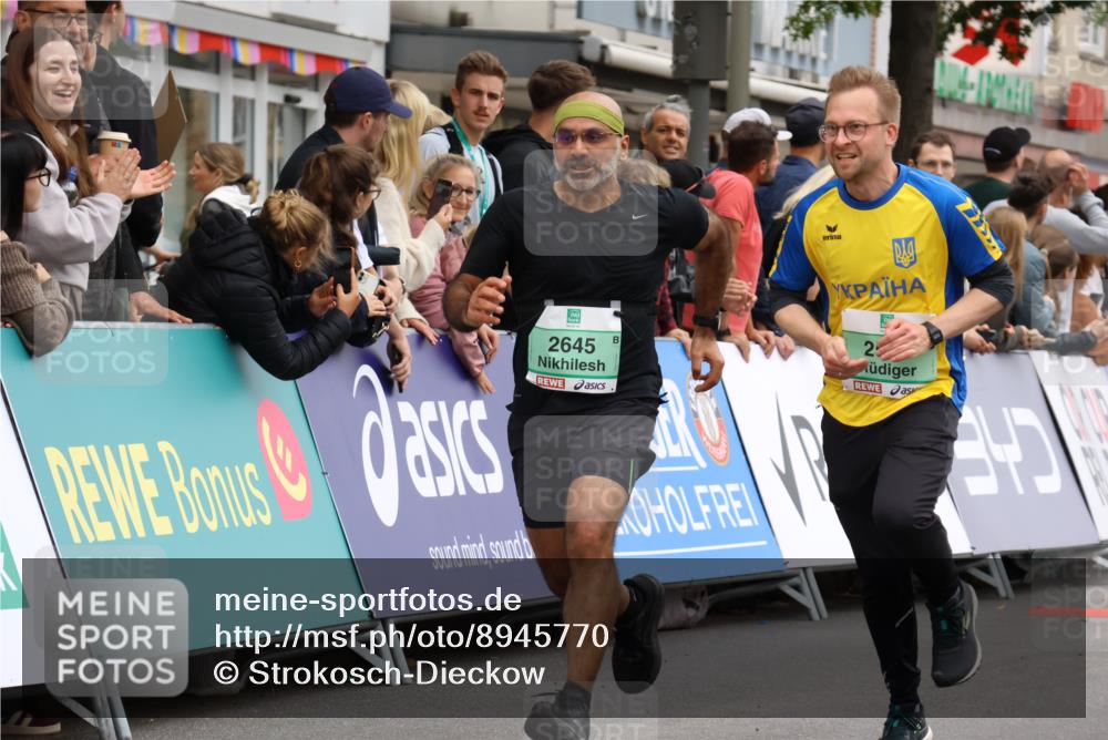 21.09.2025 - PSD Bank Halbmarathon Strokosch-Dieckow http://msf.ph/oto/8945770 21.09.2025 11:59:35 Ziel 1042, 1367, 1700, 2517, 2549, 2558, 2574, 2581, 2595, 2645, 3152, 3217, 3990 meine-sportfotos.de