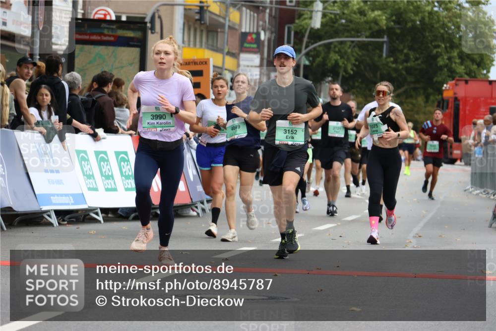 21.09.2025 - PSD Bank Halbmarathon Strokosch-Dieckow http://msf.ph/oto/8945787 21.09.2025 11:59:41 Ziel 1042, 1075, 1367, 1700, 2530, 2549, 2558, 2595, 2645, 2918, 2929, 3152, 3990, 4049 meine-sportfotos.de