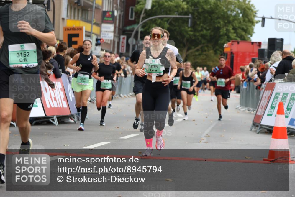 21.09.2025 - PSD Bank Halbmarathon Strokosch-Dieckow http://msf.ph/oto/8945794 21.09.2025 11:59:43 Ziel 1042, 1075, 1367, 1700, 2530, 2549, 2558, 2595, 2645, 2721, 2782, 2918, 2929, 3152, 3990, 4049 meine-sportfotos.de