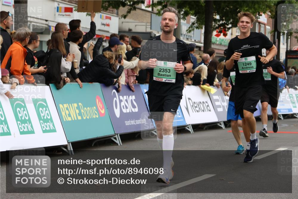 21.09.2025 - PSD Bank Halbmarathon Strokosch-Dieckow http://msf.ph/oto/8946098 21.09.2025 12:01:46 Ziel 1249, 1377, 1929, 2284, 2353, 2384, 2418, 2474, 2514, 2563, 2710, 2720, 2924, 2938, 2944, 2992, 3067, 3081, 3180, 3406, 3952 meine-sportfotos.de