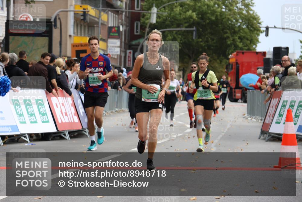 21.09.2025 - PSD Bank Halbmarathon Strokosch-Dieckow http://msf.ph/oto/8946718 21.09.2025 12:16:01 Ziel 1247, 3320, 3397, 3434 meine-sportfotos.de