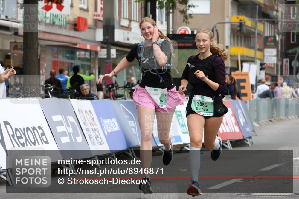 21.09.2025 - PSD Bank Halbmarathon Strokosch-Dieckow http://msf.ph/oto/8946871 21.09.2025 12:56:33 Ziel 3833, 3855 meine-sportfotos.de