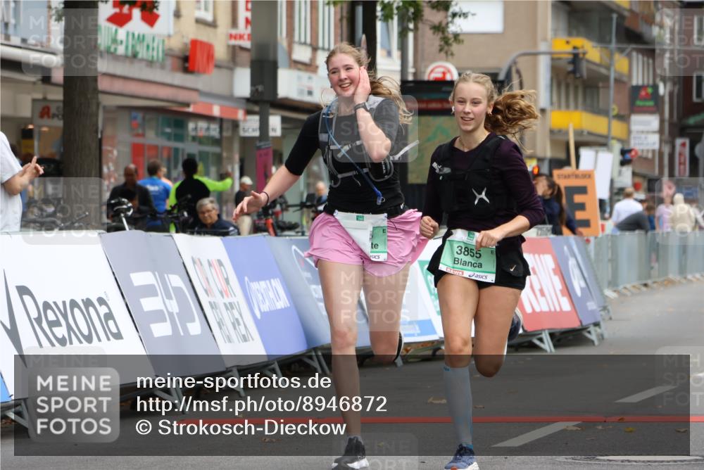 21.09.2025 - PSD Bank Halbmarathon Strokosch-Dieckow http://msf.ph/oto/8946872 21.09.2025 12:56:33 Ziel 3833, 3855 meine-sportfotos.de
