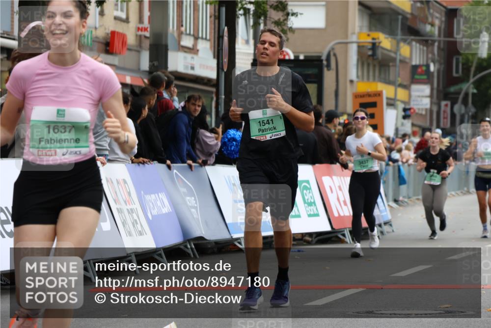 21.09.2025 - PSD Bank Halbmarathon Strokosch-Dieckow http://msf.ph/oto/8947180 21.09.2025 12:18:50 Ziel 1050, 1541, 1637, 1638, 1950, 2973, 2974, 3282, 3306, 3417, 3437, 3752, 3796, 3900 meine-sportfotos.de