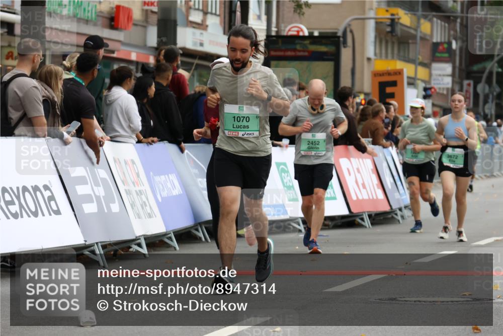 21.09.2025 - PSD Bank Halbmarathon Strokosch-Dieckow http://msf.ph/oto/8947314 21.09.2025 12:19:52 Ziel 1004, 1070, 1661, 2452, 2714, 2799, 3111, 3122, 3264, 3265, 3329, 3347, 3501, 3528, 3567, 3672, 3678, 4067 meine-sportfotos.de