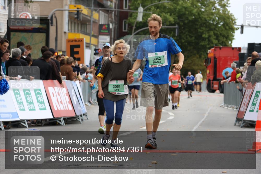 21.09.2025 - PSD Bank Halbmarathon Strokosch-Dieckow http://msf.ph/oto/8947361 21.09.2025 12:20:15 Ziel 1151, 1152, 1176, 2211, 3051, 3052, 3445 meine-sportfotos.de