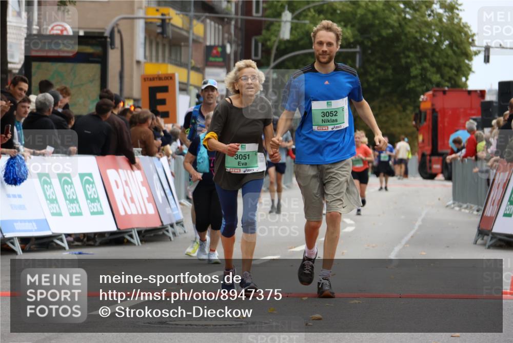 21.09.2025 - PSD Bank Halbmarathon Strokosch-Dieckow http://msf.ph/oto/8947375 21.09.2025 12:20:16 Ziel 1151, 1152, 1176, 2211, 3051, 3052, 3445 meine-sportfotos.de