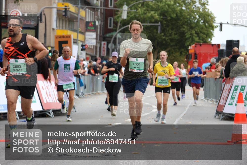 21.09.2025 - PSD Bank Halbmarathon Strokosch-Dieckow http://msf.ph/oto/8947451 21.09.2025 12:21:00 Ziel 1054, 1604, 1605, 1771, 2882, 3246, 3296, 3571, 3643, 3644, 3681, 3798 meine-sportfotos.de