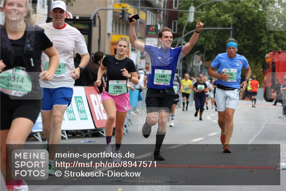 21.09.2025 - PSD Bank Halbmarathon Strokosch-Dieckow http://msf.ph/oto/8947571 21.09.2025 12:26:32 Ziel 1681, 2900, 2903, 2950, 3276, 3514, 3686, 3813 meine-sportfotos.de