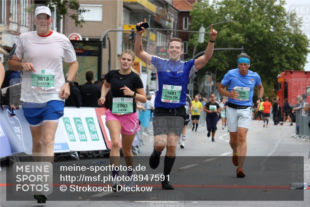 21.09.2025 - PSD Bank Halbmarathon Strokosch-Dieckow http://msf.ph/oto/8947591 21.09.2025 12:26:33 Ziel 1681, 2903, 3276, 3514, 3686, 3813 meine-sportfotos.de